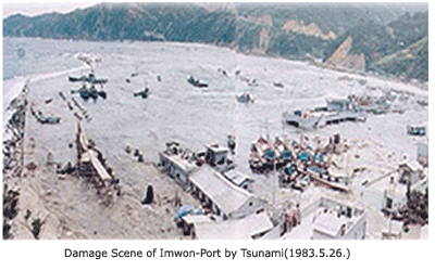 Damage Scene of Imwon-Port by Tsunami(1983.5.26.)