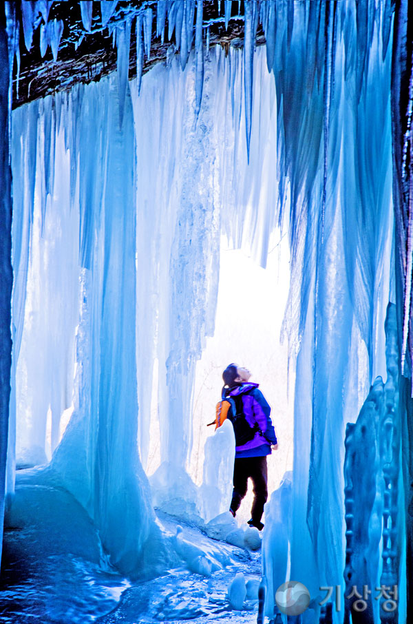기상청 고드름 동굴의 신비(역고드름)