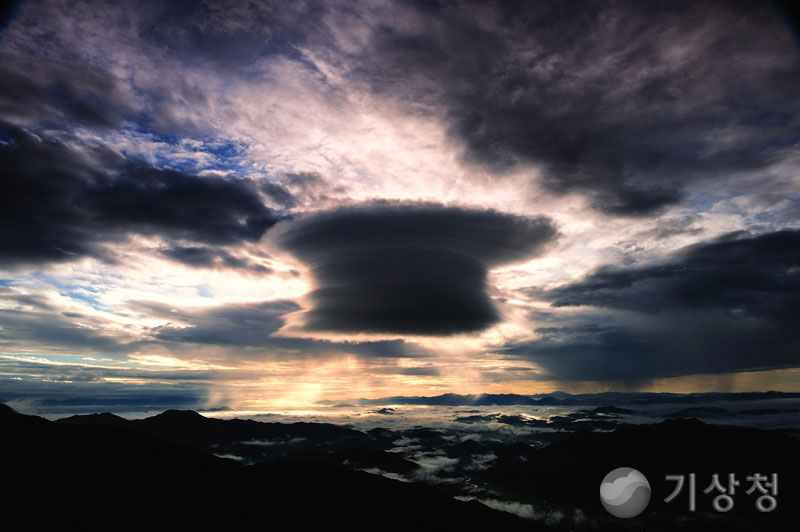 기상청 구름 모자(적란운)