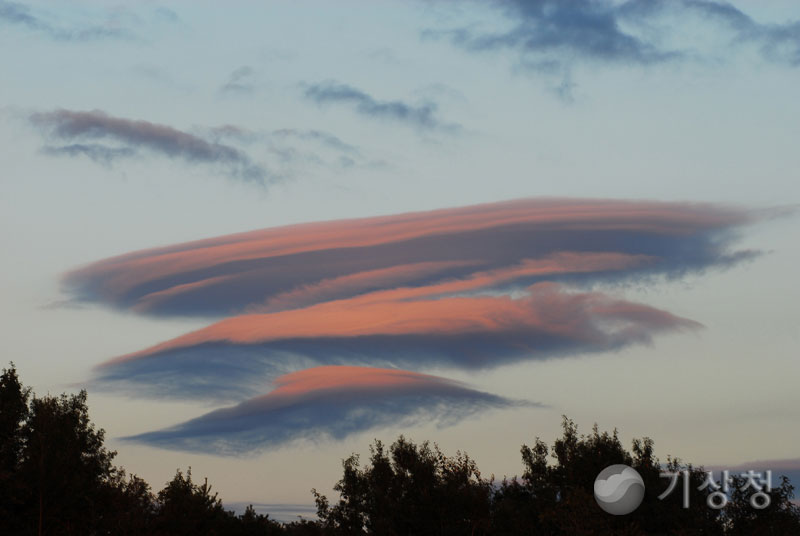 기상청 산 넘어 UFO가 떳다