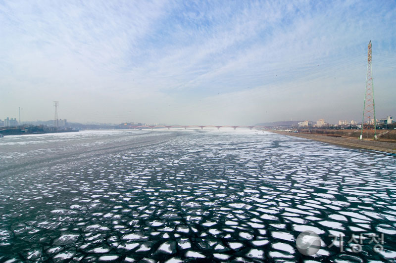 기상청 얼어버린 한강