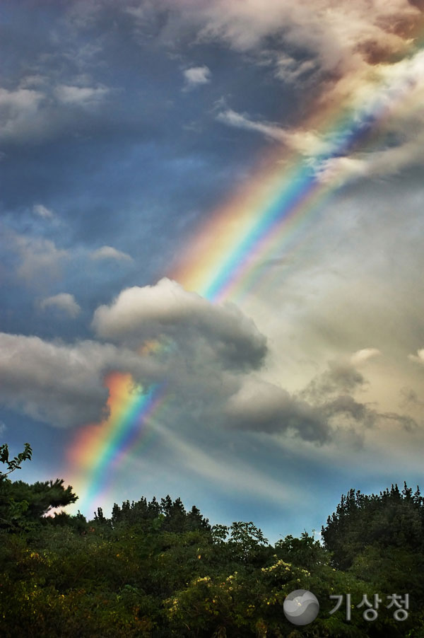 기상청 하늘에서 내려온 무지개 다리