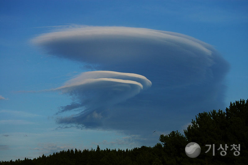 기상청 렌즈구름