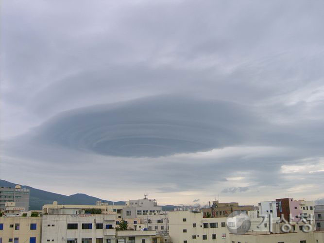 기상청 거대한 비행접시