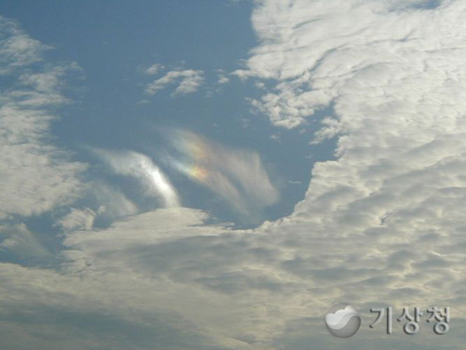 기상청 색조 화장한 구름