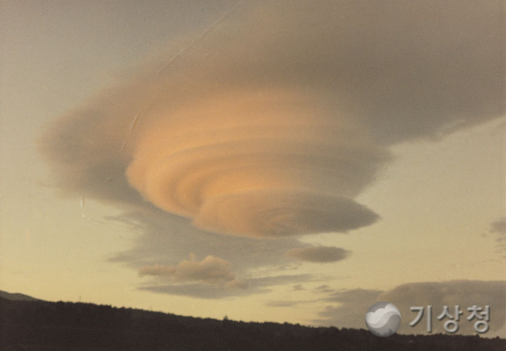 기상청 렌즈구름