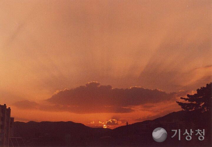 기상청 석양의 층적운