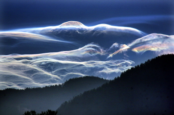 기상청 오색빛 구름