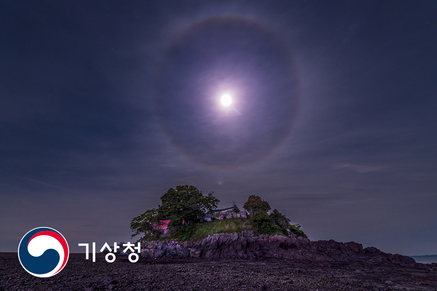 기상청 간월암의 달무리