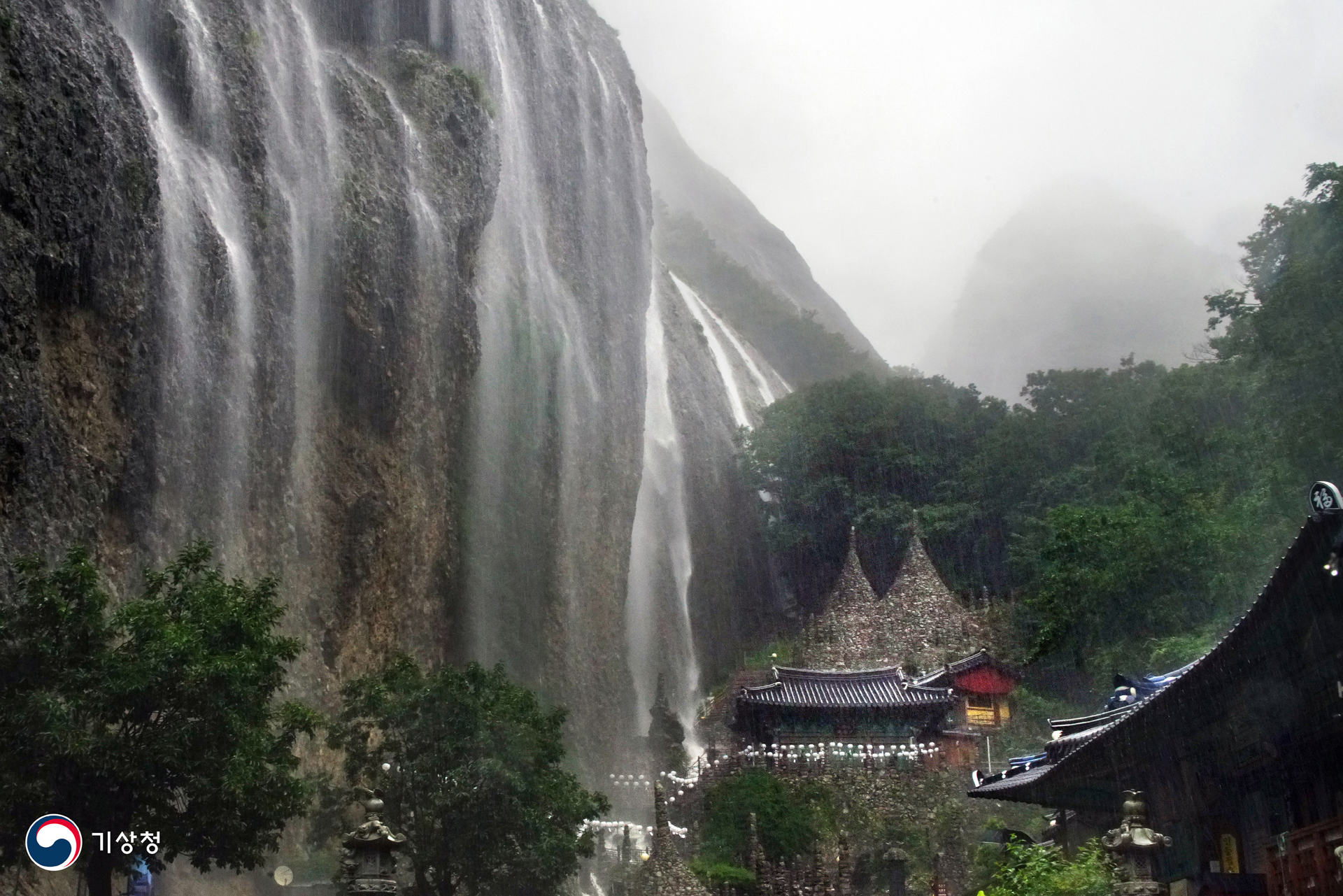 기상청 마이산 도깨비 폭포