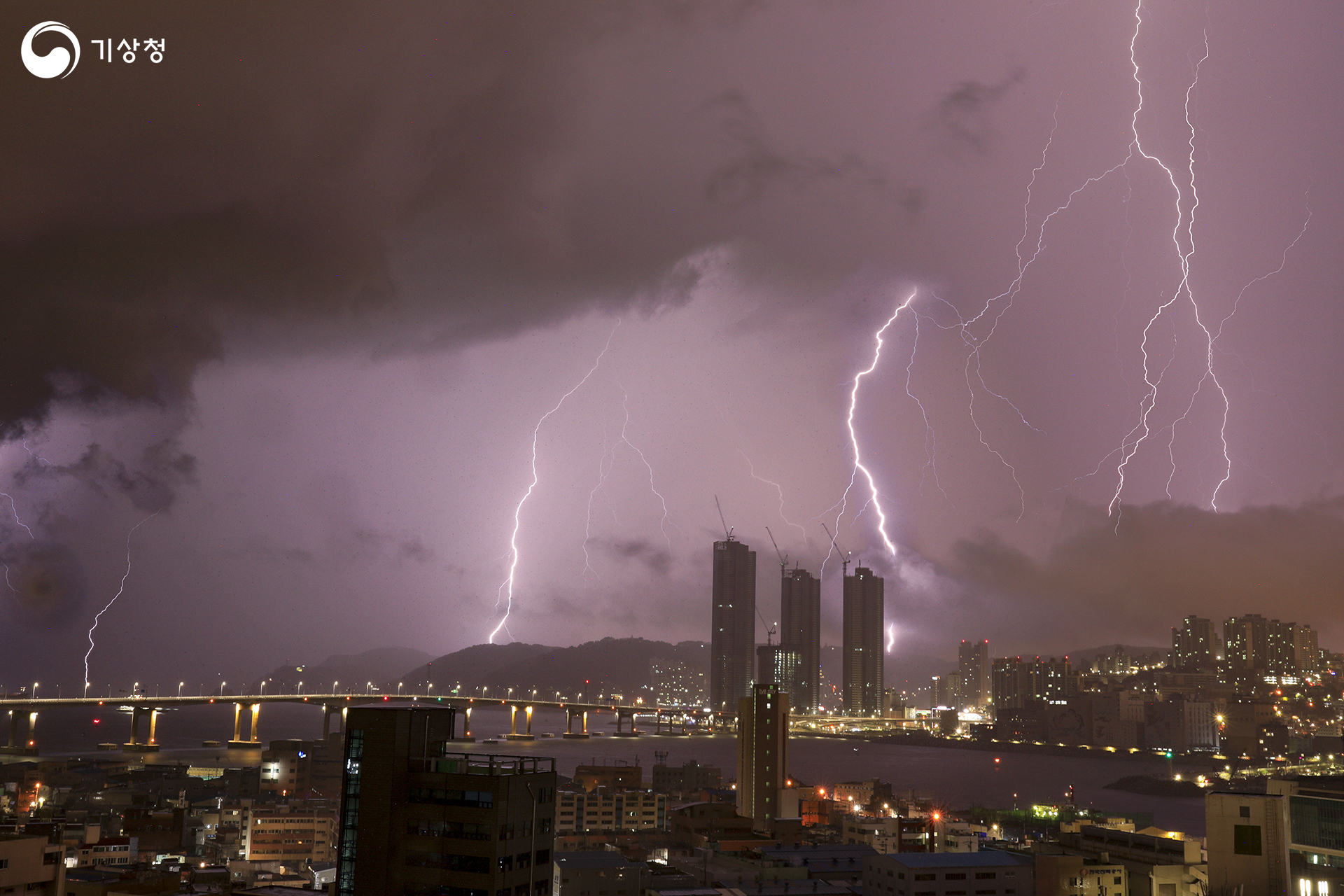 기상청 번개 치는 밤