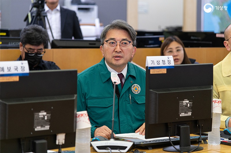 유희동 기상청장이 국가기상센터에서 산사태 재난대응 훈련을 주재하는 사진