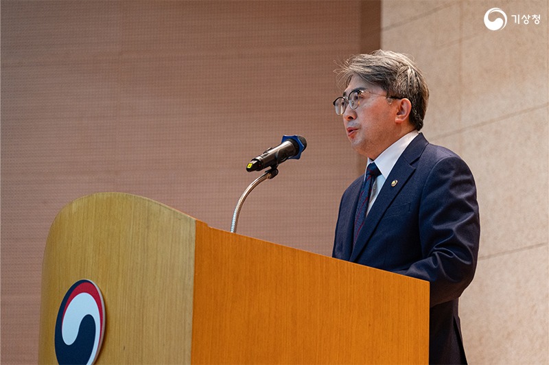 유희동 기상청장이 2024년도 기상청 시무식에서 신년사를 하는 사진