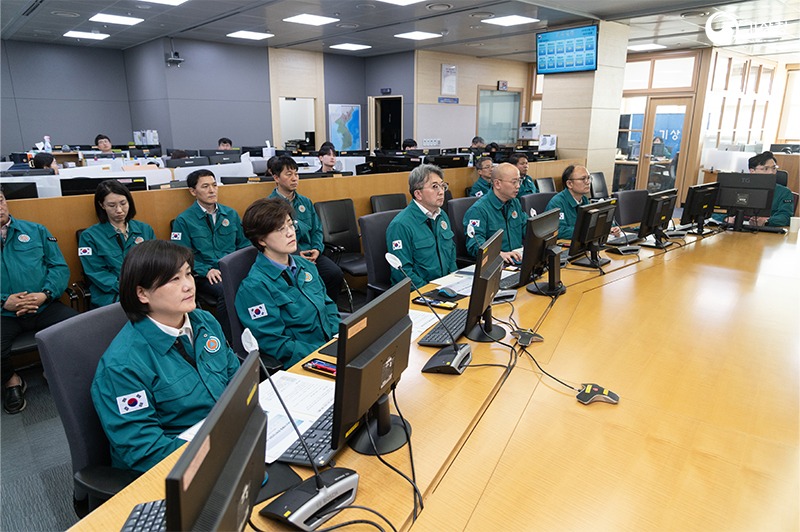 여름철 방재기상업무 시작 선언식에 참석한 유희동 기상청장과 주요 간부들의 모습