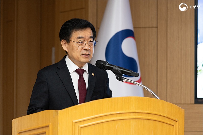 워크숍에서 환영사를 하는 장동언 기상청장의 모습 1