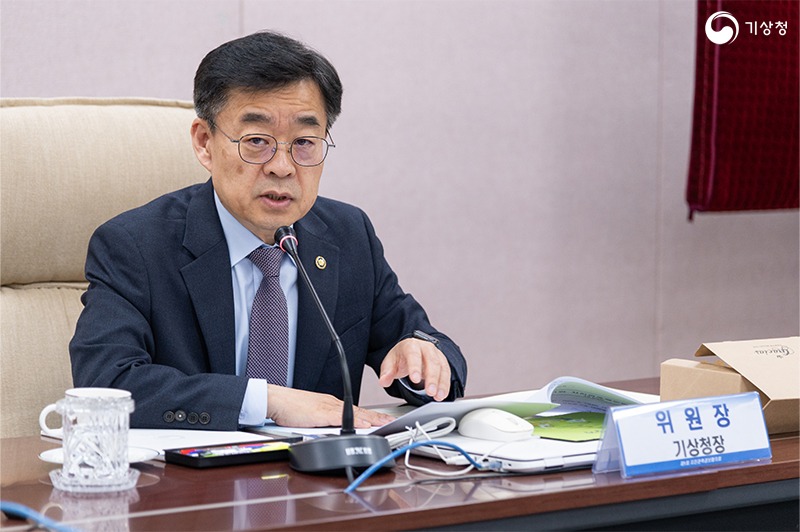지진관측경보협의회 시작을 알리는 장동언 기상청장의 모습
