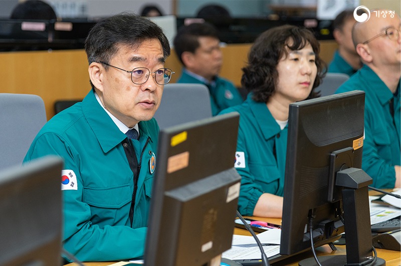 여름철 방재기상업무 시작 선언식에서 장동언 기상청장이 직원들에게 격려와 당부의 말을 하는 모습