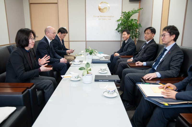 협력 방안을 논의하는 이미선 기상청장과 김승룡 소방청장 직무대행의 모습 1