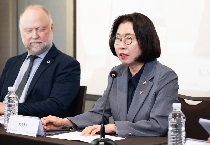 기상위성조정그룹 총회에서 개회사하는 이미선 기상청장의 모습 2