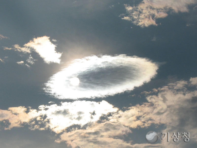 기상청 태양을 삼킨 UFO구름